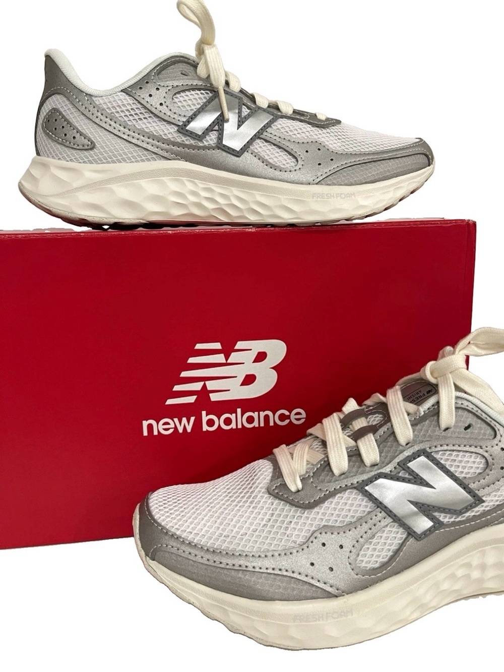 New Balance Arishi v4 Tiralux Women's 10 Silver Metallic style WARISTS4 NIB